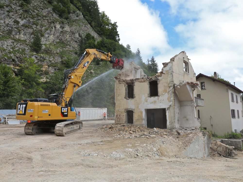 Déconstruction des bâtiments au Col-des-Roches